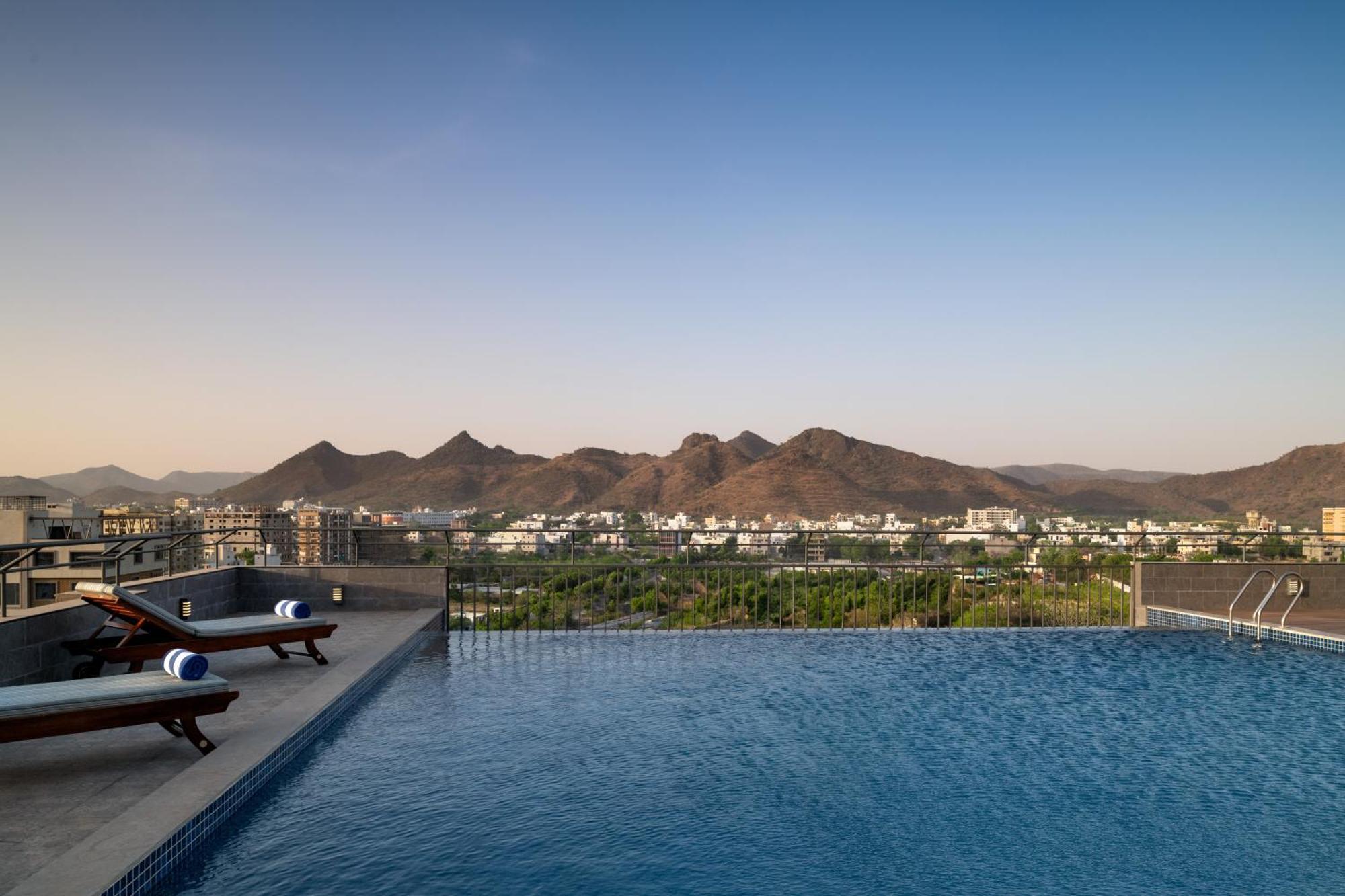 Ramada Encore By Wyndham Udaipur Roopnagar Εξωτερικό φωτογραφία